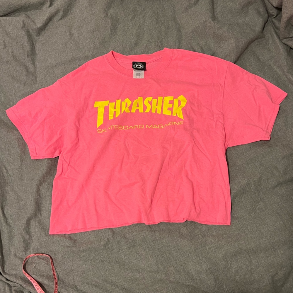 Thrasher neon pink t-shirt cropped